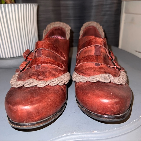 Antelope Women's Red Leather Shoes - Picture 7 of 12